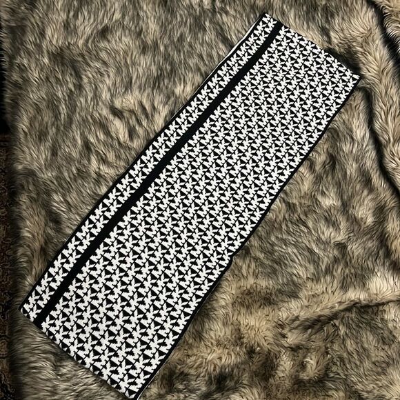 Michael Kors Black Logo Infinity Scarf Womens Neck Scarf - Picture 2 of 3